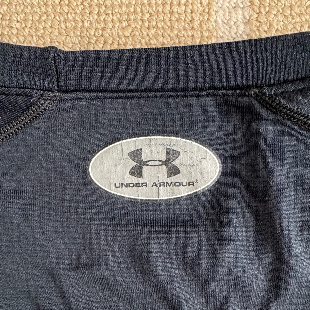 Under Armour Base 2.0 Thermal Base Layer Top Ski Hiking Black Athletic Large - Picture 8 of 8